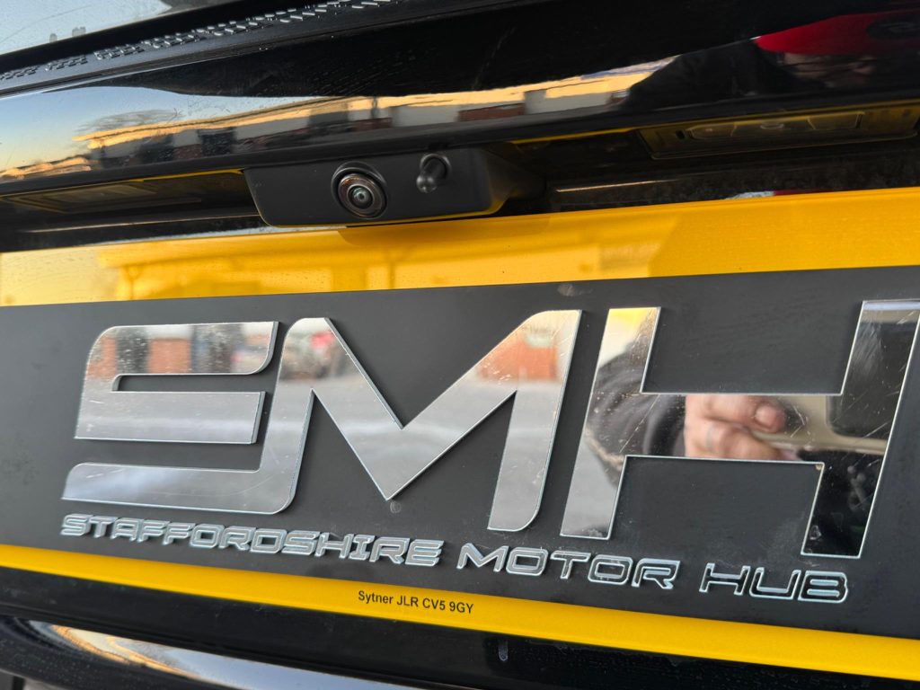Land Rover Defender 110 3.0 D300 MHEV X-Dynamic HSE Hard Top SUV Auto 4WD MWB Euro 6 (s/s) 5dr