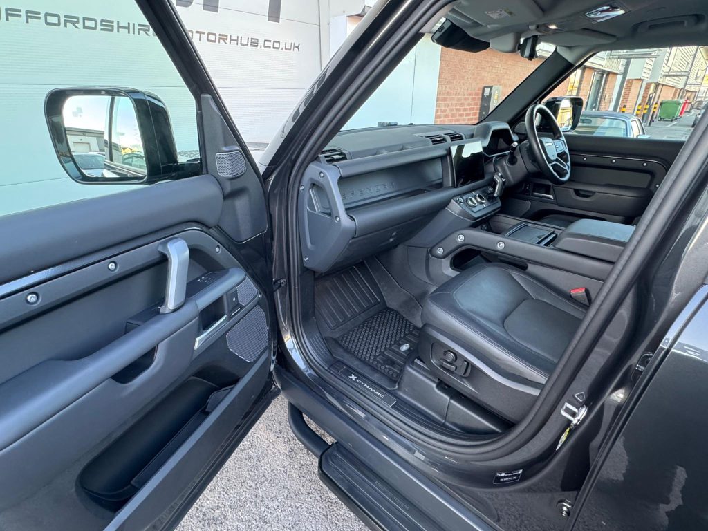Land Rover Defender 110 3.0 D300 MHEV X-Dynamic HSE Hard Top SUV Auto 4WD MWB Euro 6 (s/s) 5dr