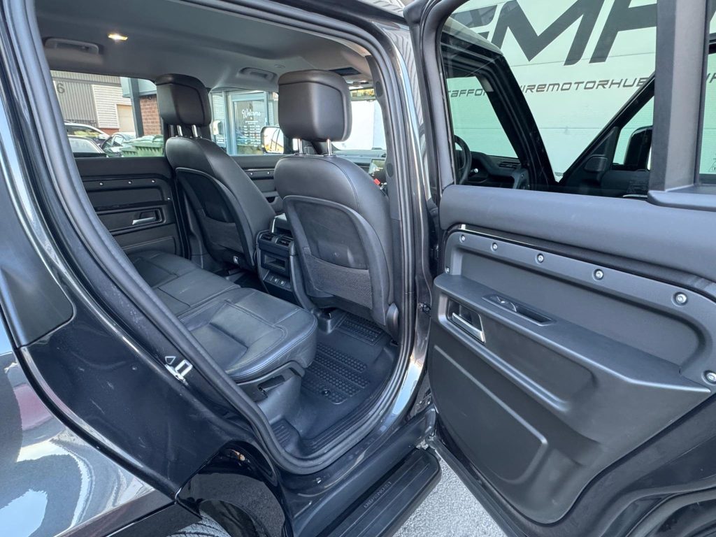 Land Rover Defender 110 3.0 D300 MHEV X-Dynamic HSE Hard Top SUV Auto 4WD MWB Euro 6 (s/s) 5dr