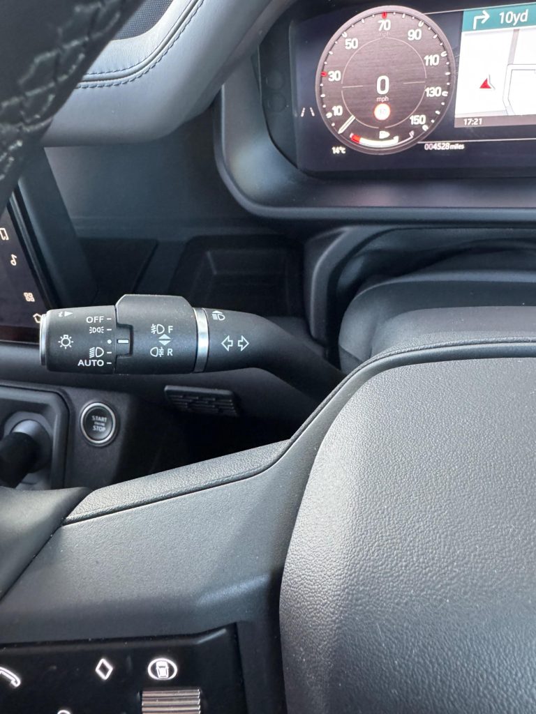 Land Rover Defender 110 3.0 D300 MHEV X-Dynamic HSE Hard Top SUV Auto 4WD MWB Euro 6 (s/s) 5dr