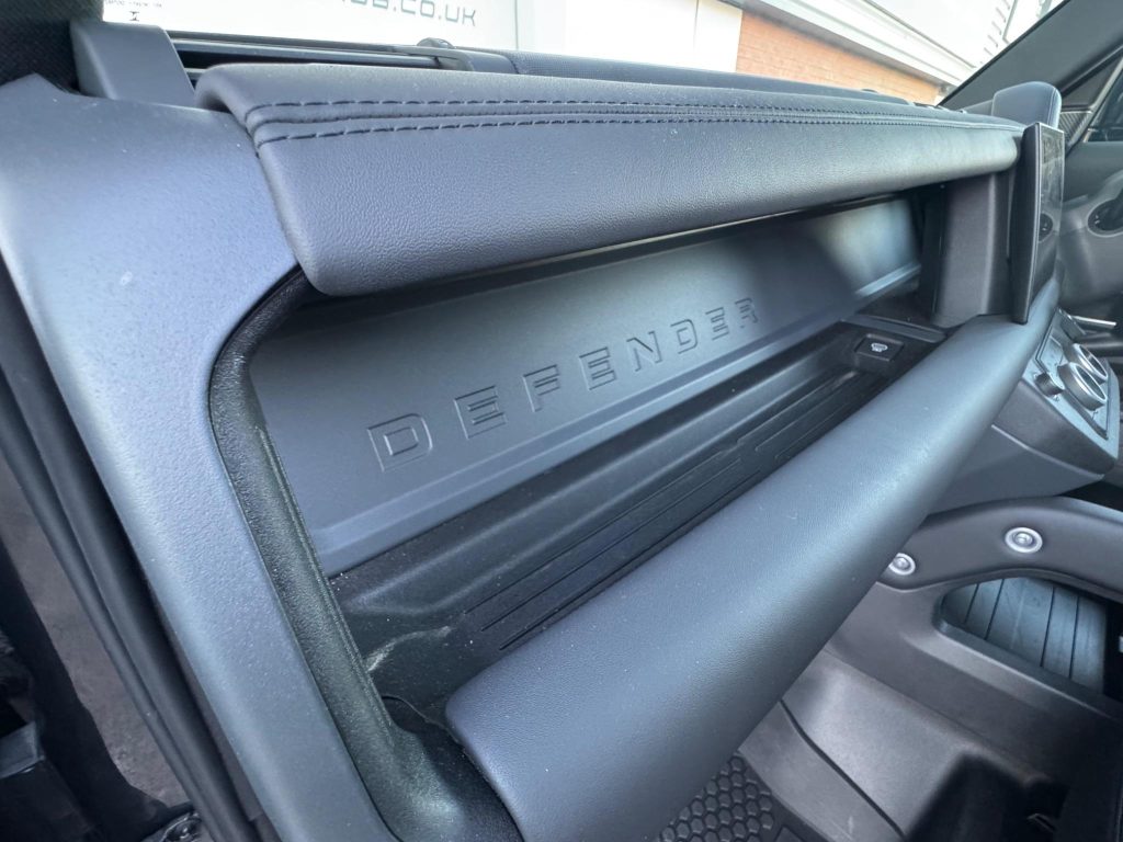Land Rover Defender 110 3.0 D300 MHEV X-Dynamic HSE Hard Top SUV Auto 4WD MWB Euro 6 (s/s) 5dr