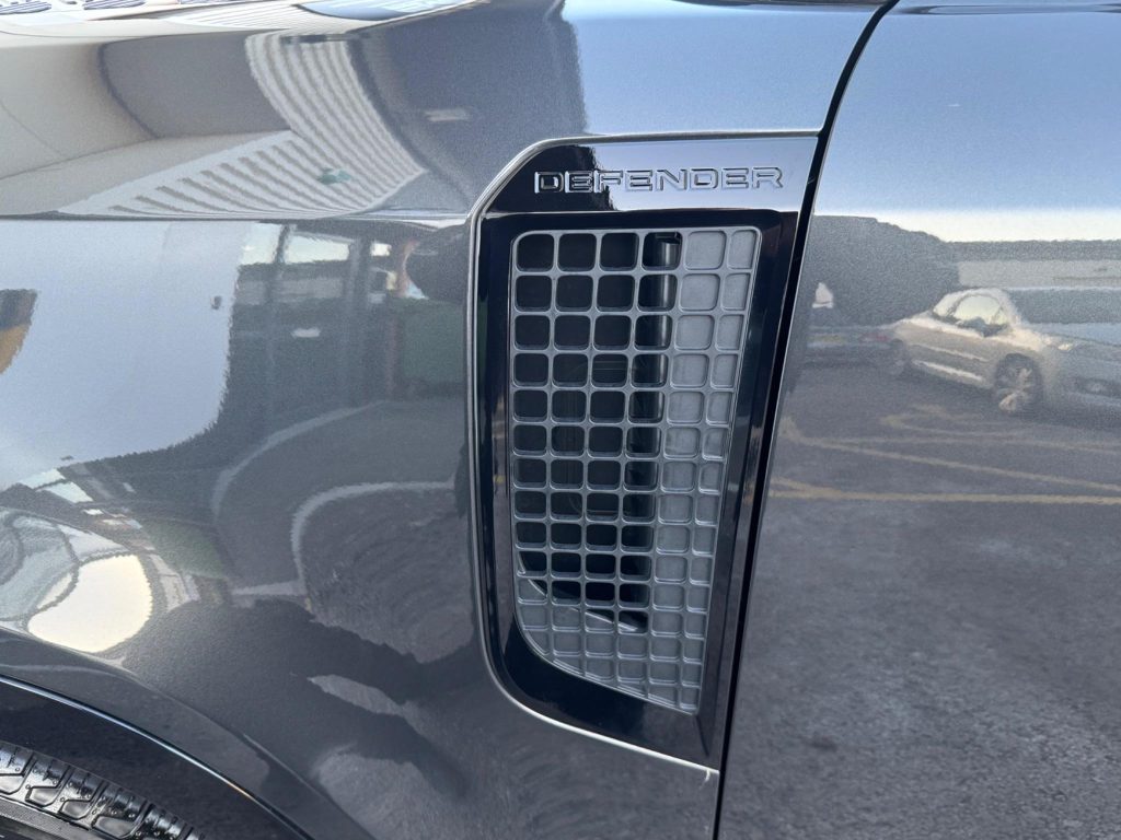 Land Rover Defender 110 3.0 D300 MHEV X-Dynamic HSE Hard Top SUV Auto 4WD MWB Euro 6 (s/s) 5dr