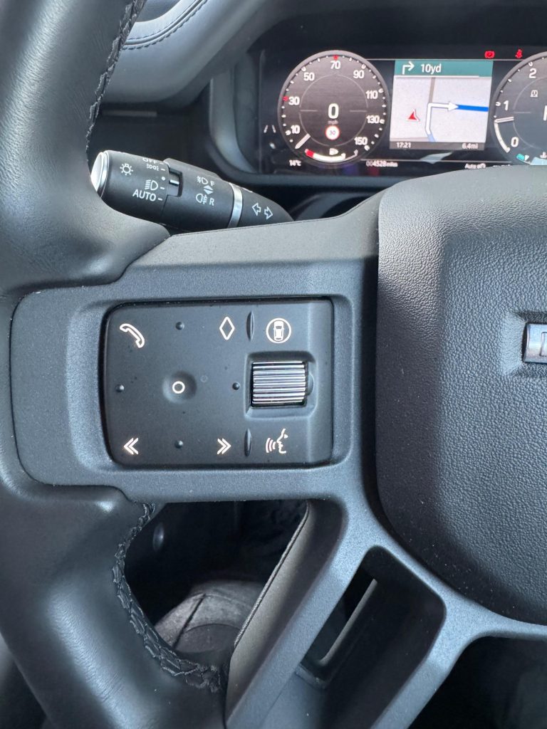 Land Rover Defender 110 3.0 D300 MHEV X-Dynamic HSE Hard Top SUV Auto 4WD MWB Euro 6 (s/s) 5dr